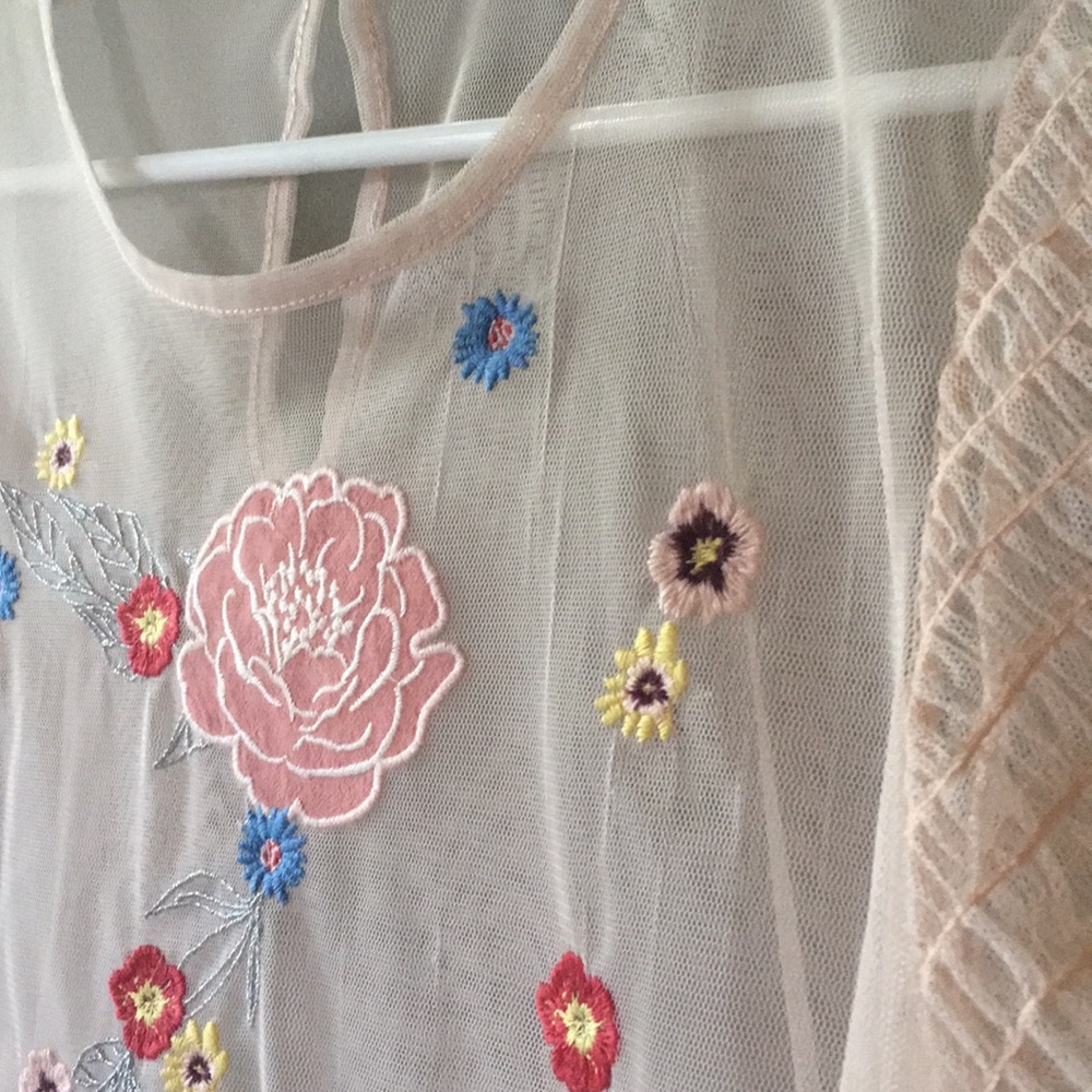 Sheer embroidered top - Picture 6 of 6